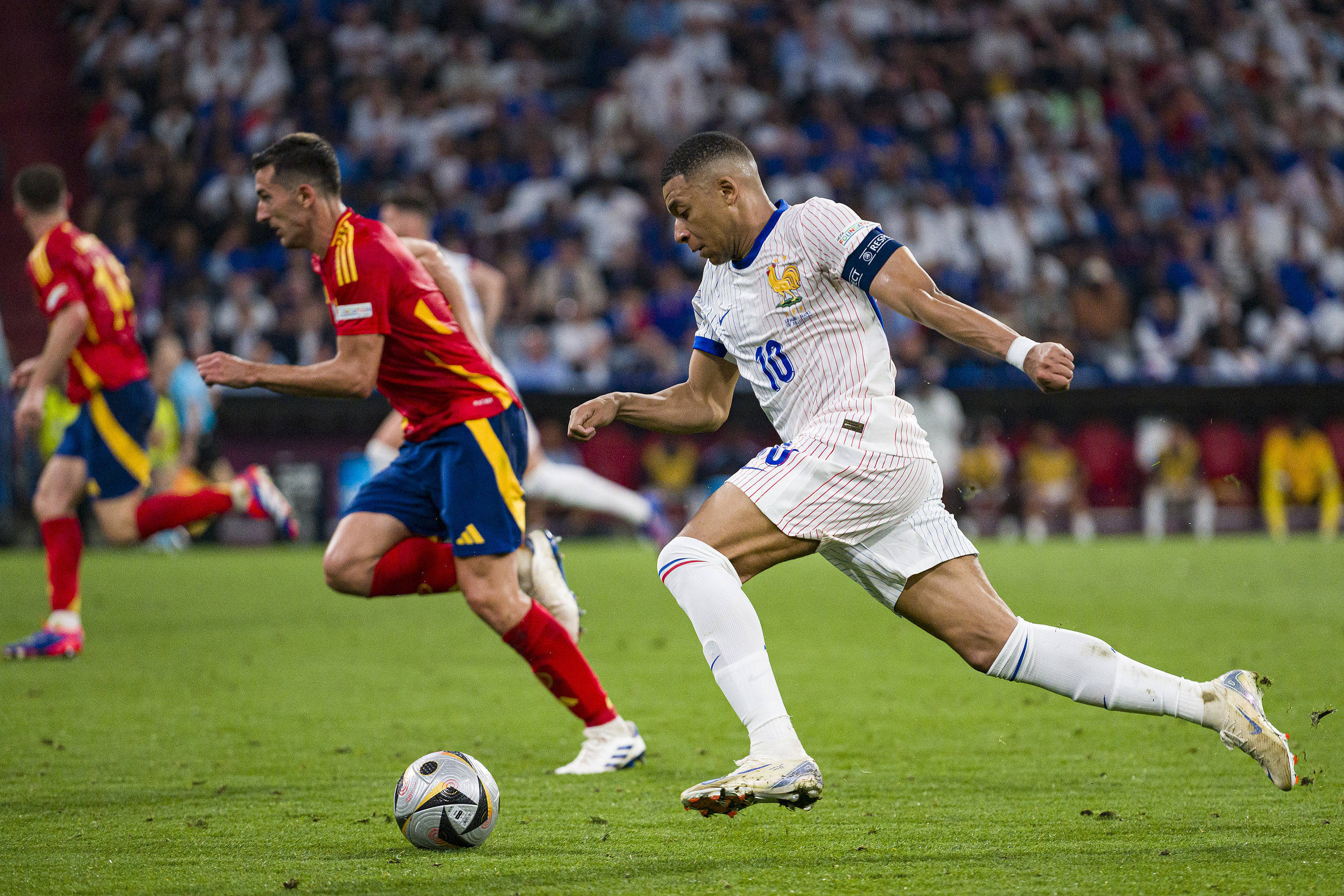 开云体育中国-欧洲杯选手刷新世界纪录，震撼全场