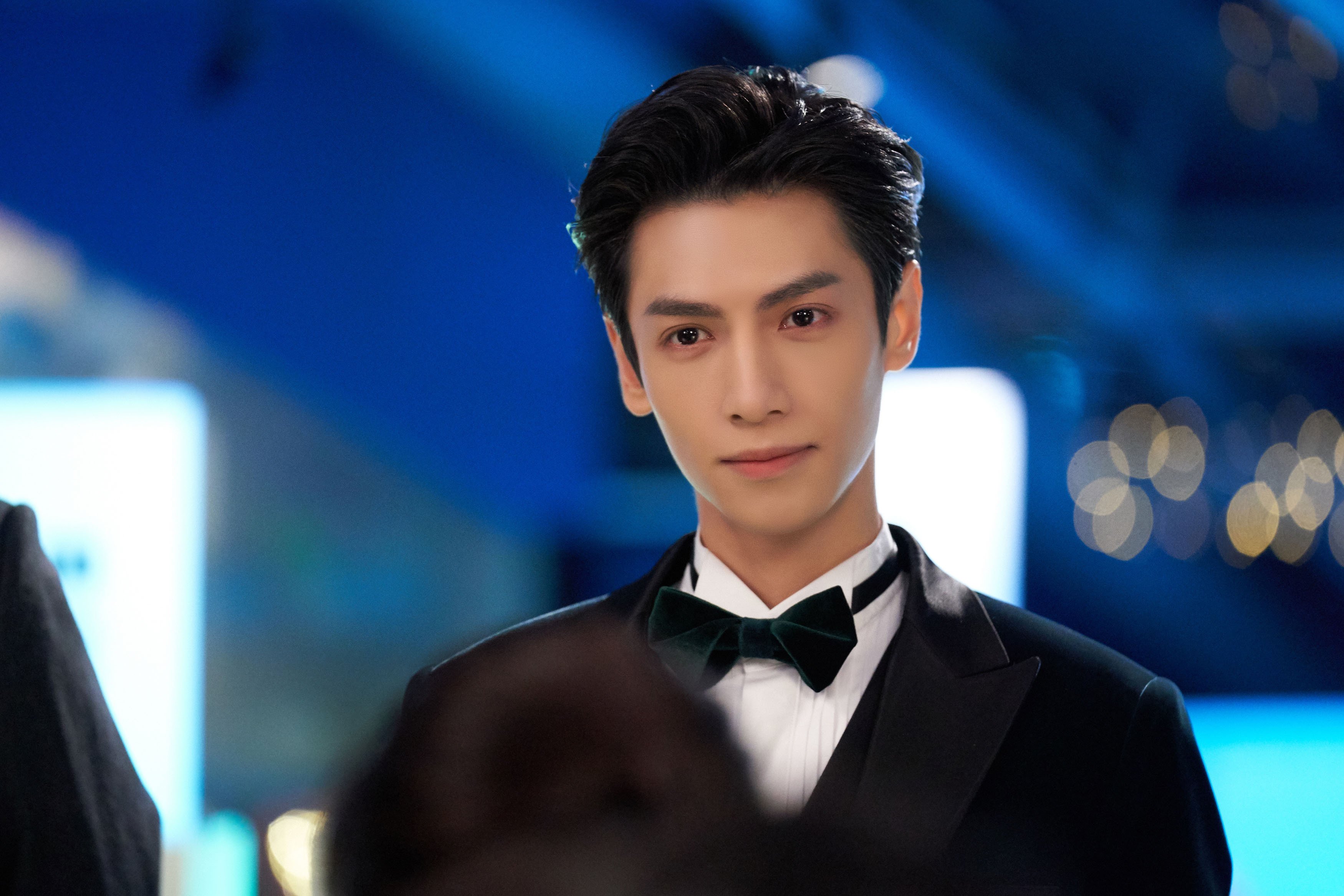 开云体育中国-篮球世界的双重奏，黄蜂击溃深圳，霍勒迪接管欧冠决赛